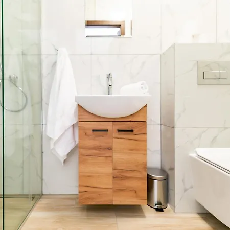 Reveliqa2 - Goscinne I *