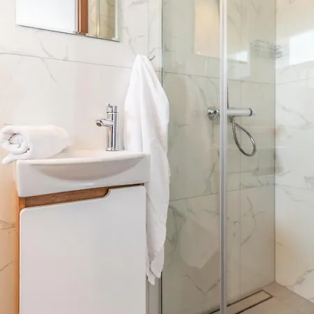 Reveliqa2 - Goscinne I