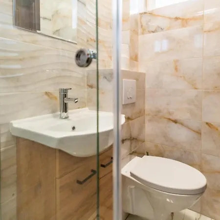 Reveliqa2 - Goscinne I Apartamento *