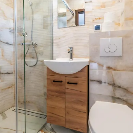 Apartamento Reveliqa2 - Goscinne I *