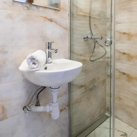 Reveliqa2 - Goscinne I Apartamento