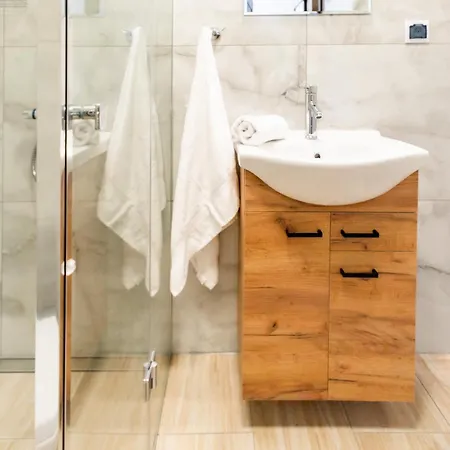 Reveliqa2 - Goscinne I 아파트