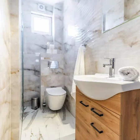 Reveliqa2 - Goscinne I *