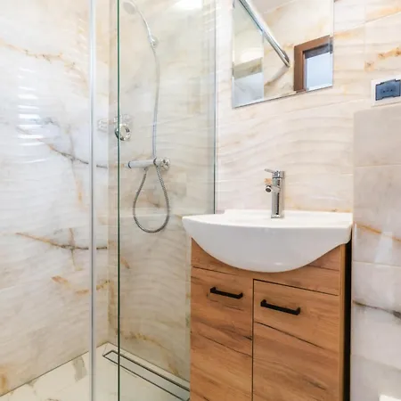 Reveliqa2 - Goscinne I *