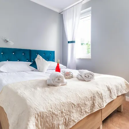 Apartamento Reveliqa2 - Goscinne I *