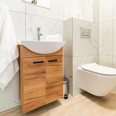 Reveliqa2 - Goscinne I Apartamento *