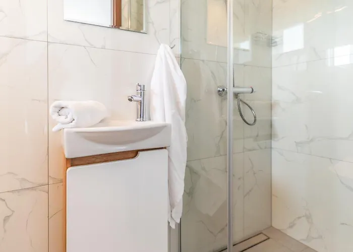 Reveliqa2 - Goscinne I