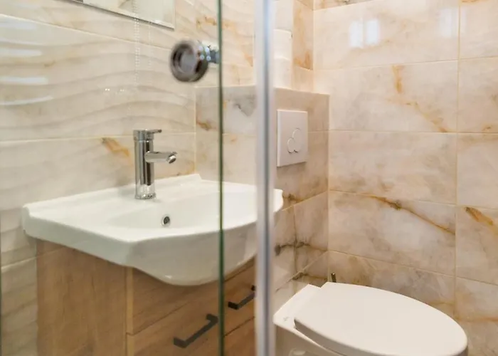 Reveliqa2 - Goscinne I Lejlighed *