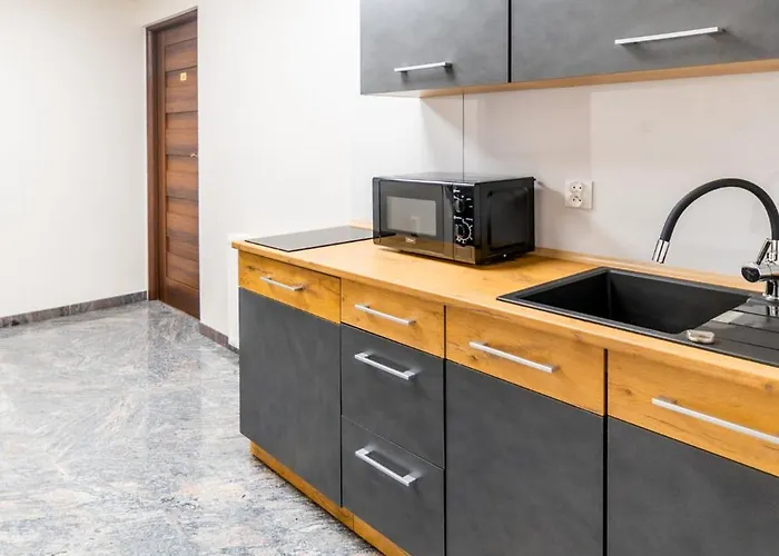 Reveliqa2 - Goscinne I Lejlighed *