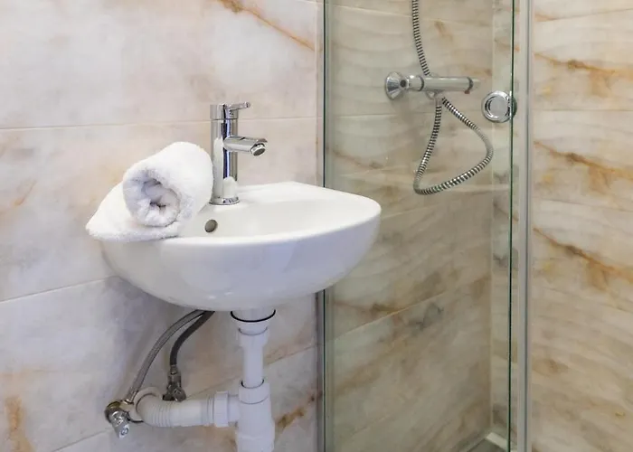 Reveliqa2 - Goscinne I Lejlighed