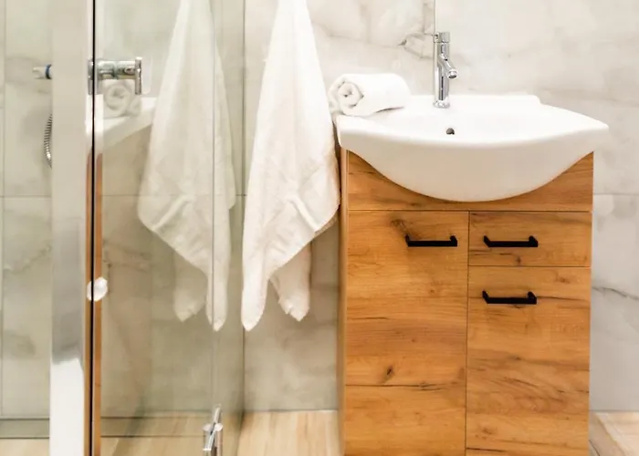 Reveliqa2 - Goscinne I Lejlighed