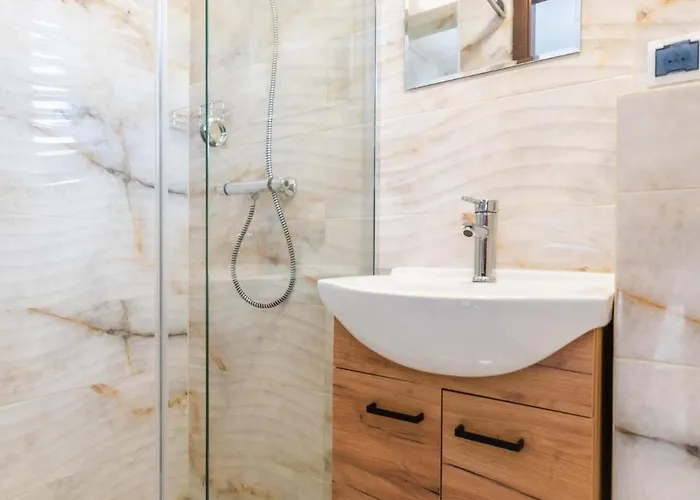 Reveliqa2 - Goscinne I *