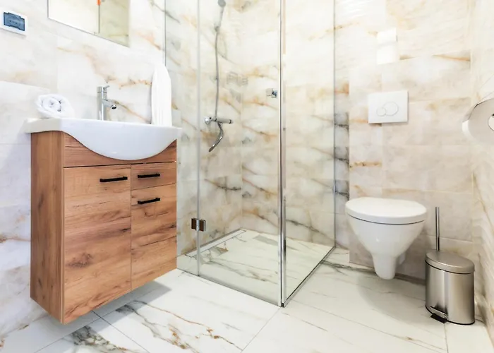 Reveliqa2 - Goscinne I Lejlighed